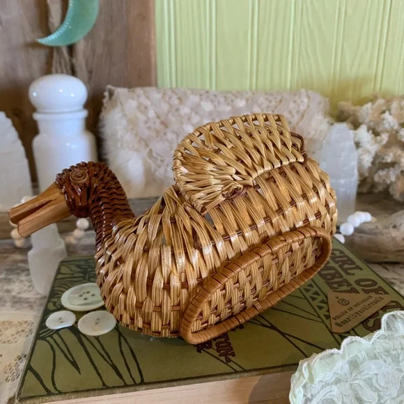 Vintage Duck Basket 🦆 - Picture 9 of 10